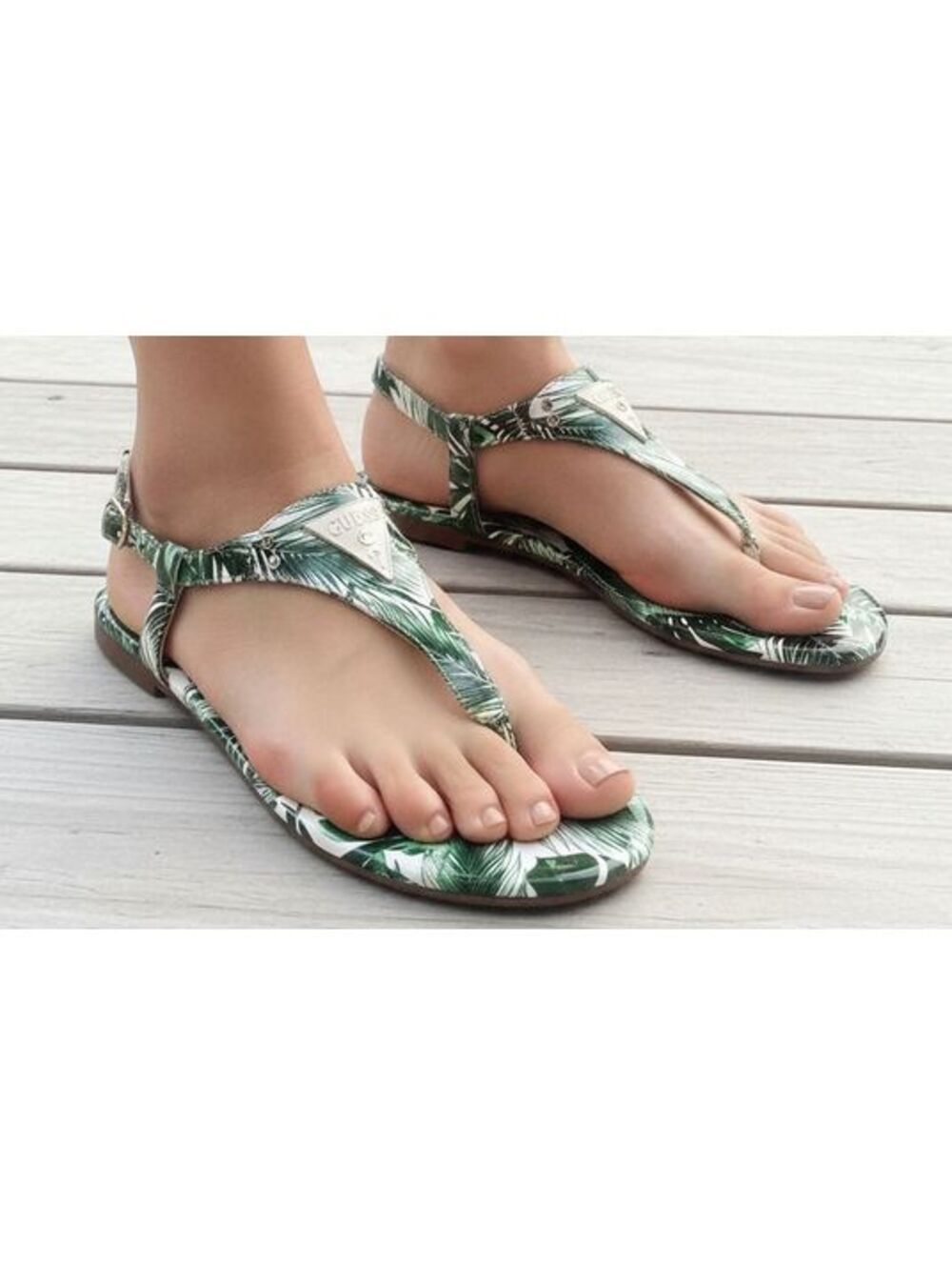 Guess Women's Tropical Leaf Print Thong Sandals Sz 10 Metal Logo